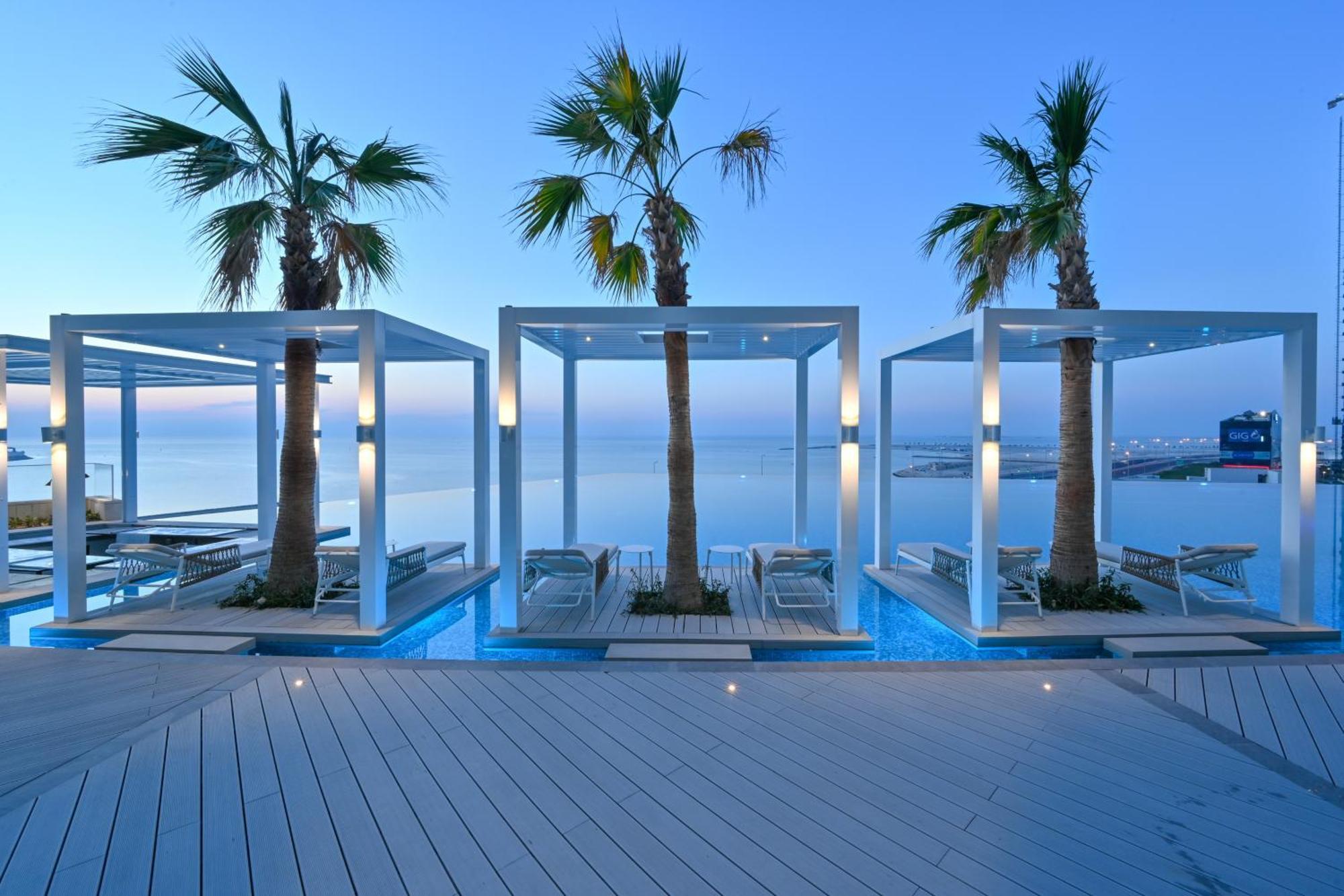 Onyx Rotana Hotel Манама Екстериор снимка The beach at the hotel