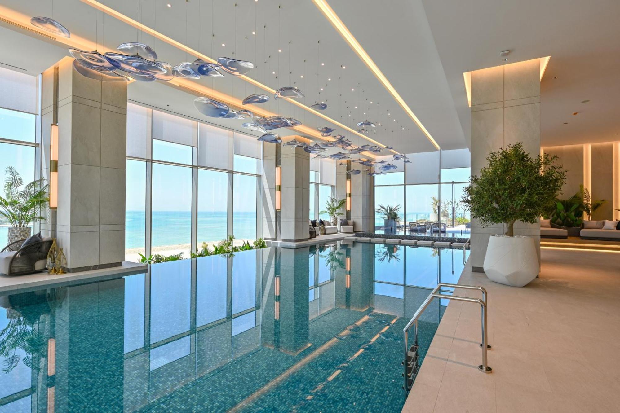 Onyx Rotana Hotel Манама Екстериор снимка The swimming pool at the hotel