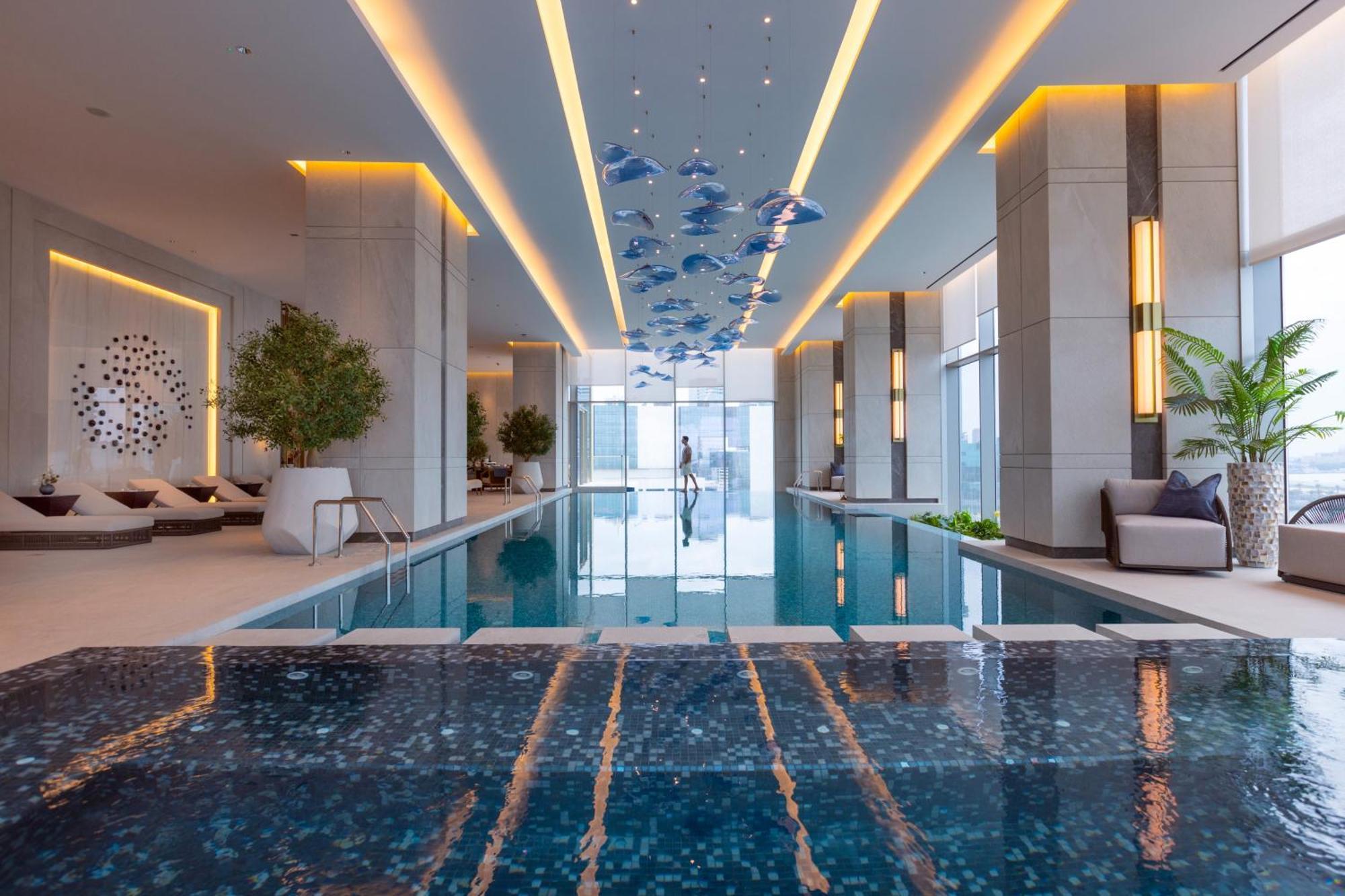 Onyx Rotana Hotel Манама Екстериор снимка The swimming pool at the Ritz-Carlton, DIFC