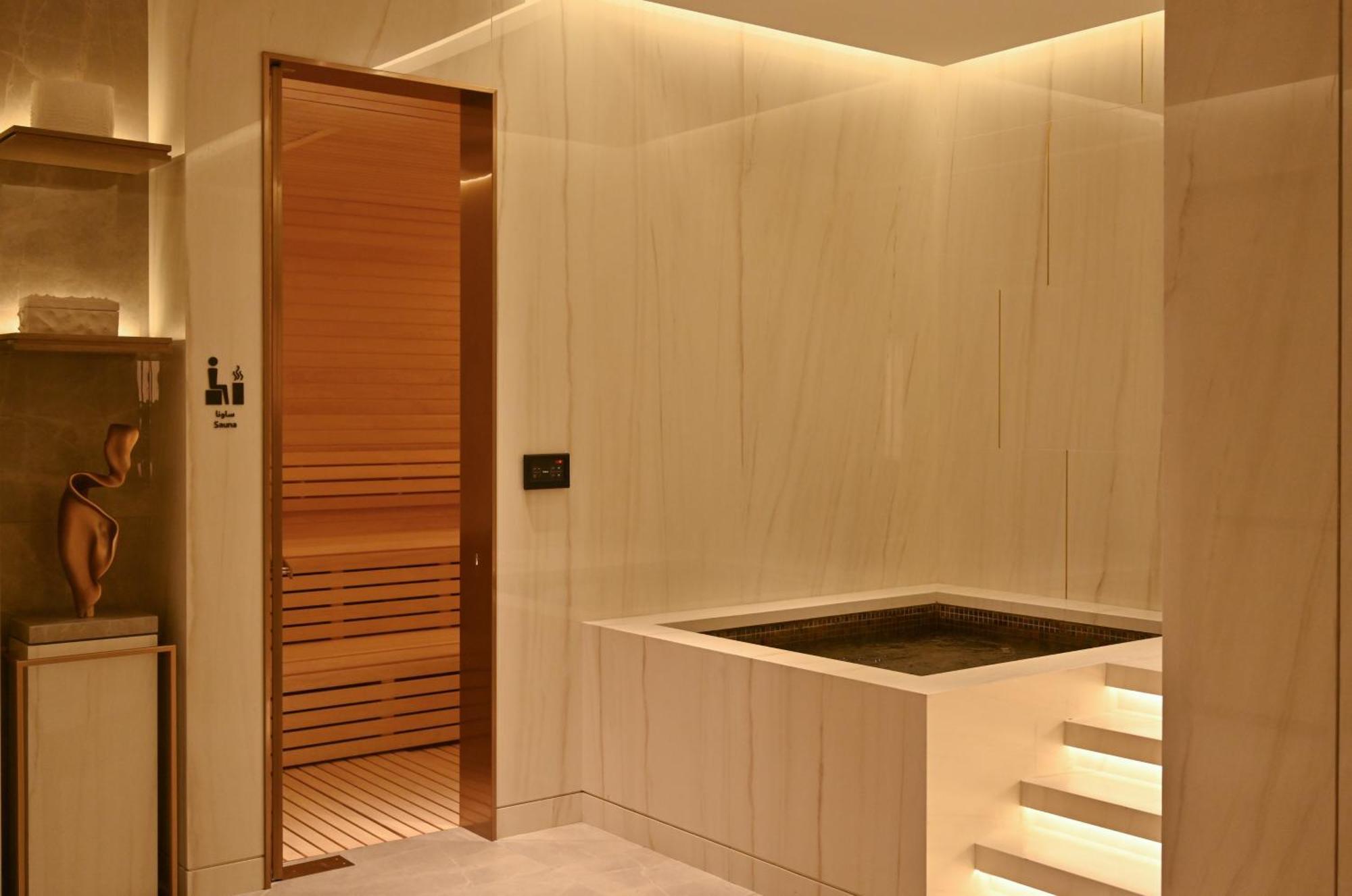 Onyx Rotana Hotel Манама Екстериор снимка A Turkish bath in a hotel