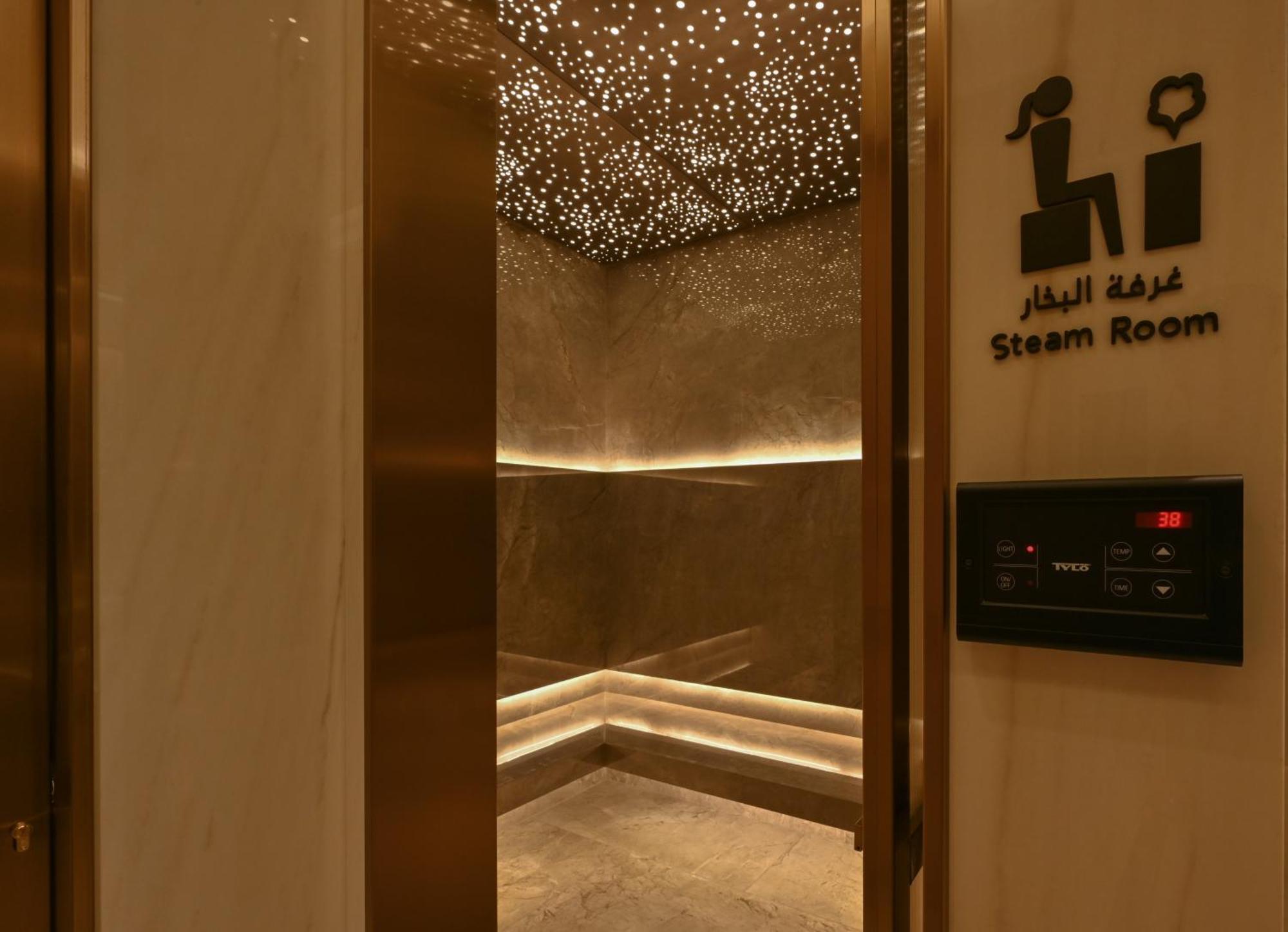 Onyx Rotana Hotel Манама Екстериор снимка A steam room in a hotel