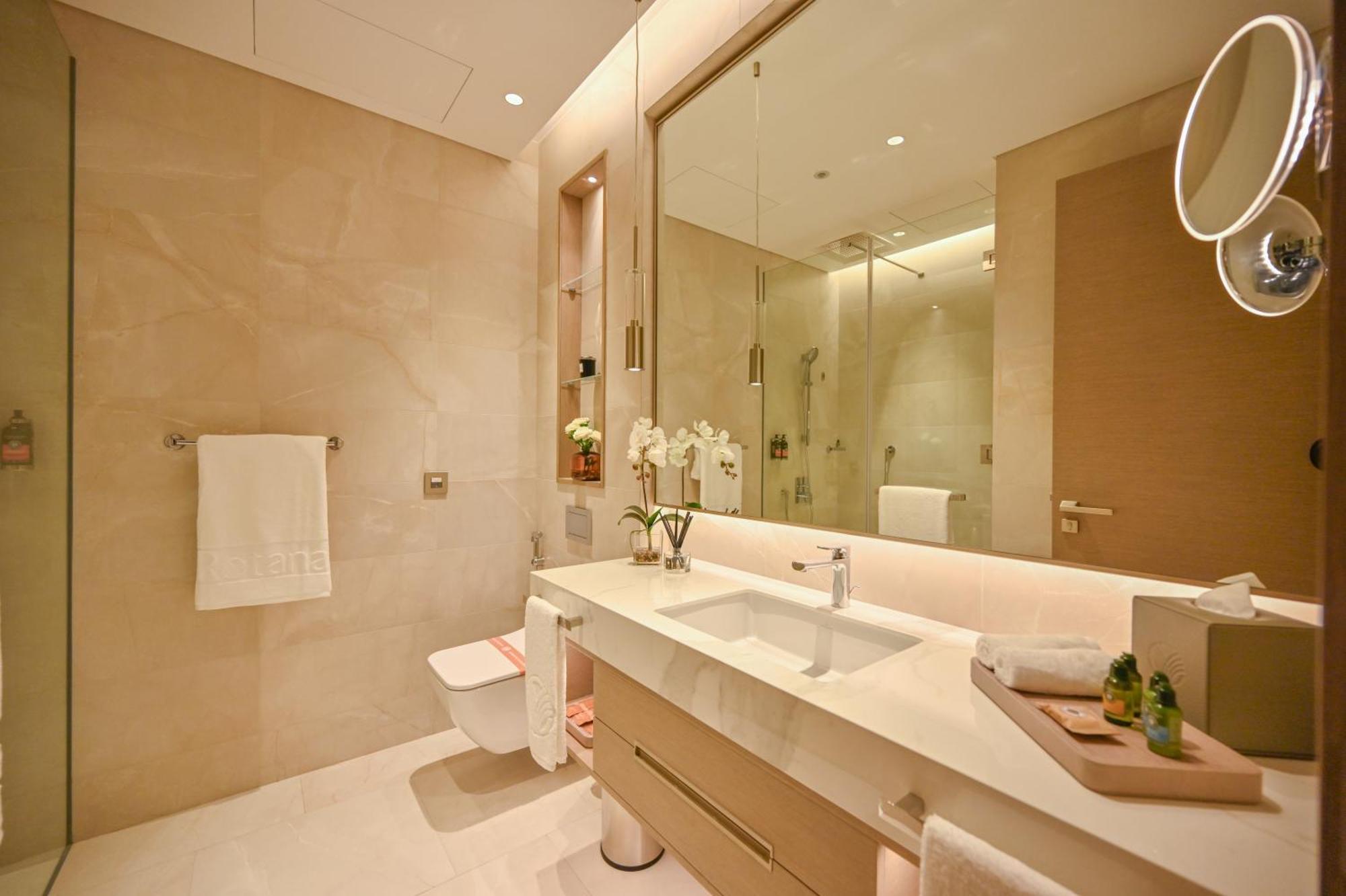 Onyx Rotana Hotel Манама Екстериор снимка Bathroom