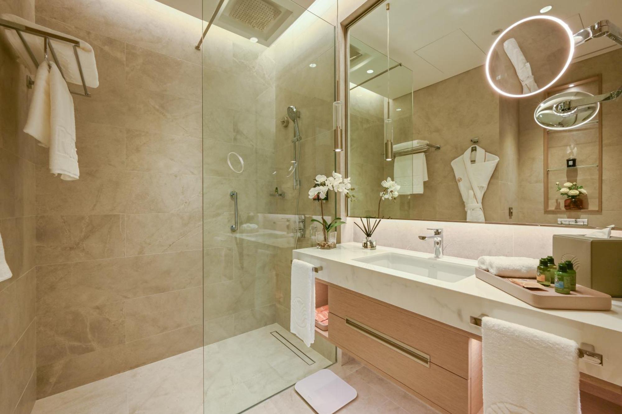 Onyx Rotana Hotel Манама Екстериор снимка A bathroom in a hotel