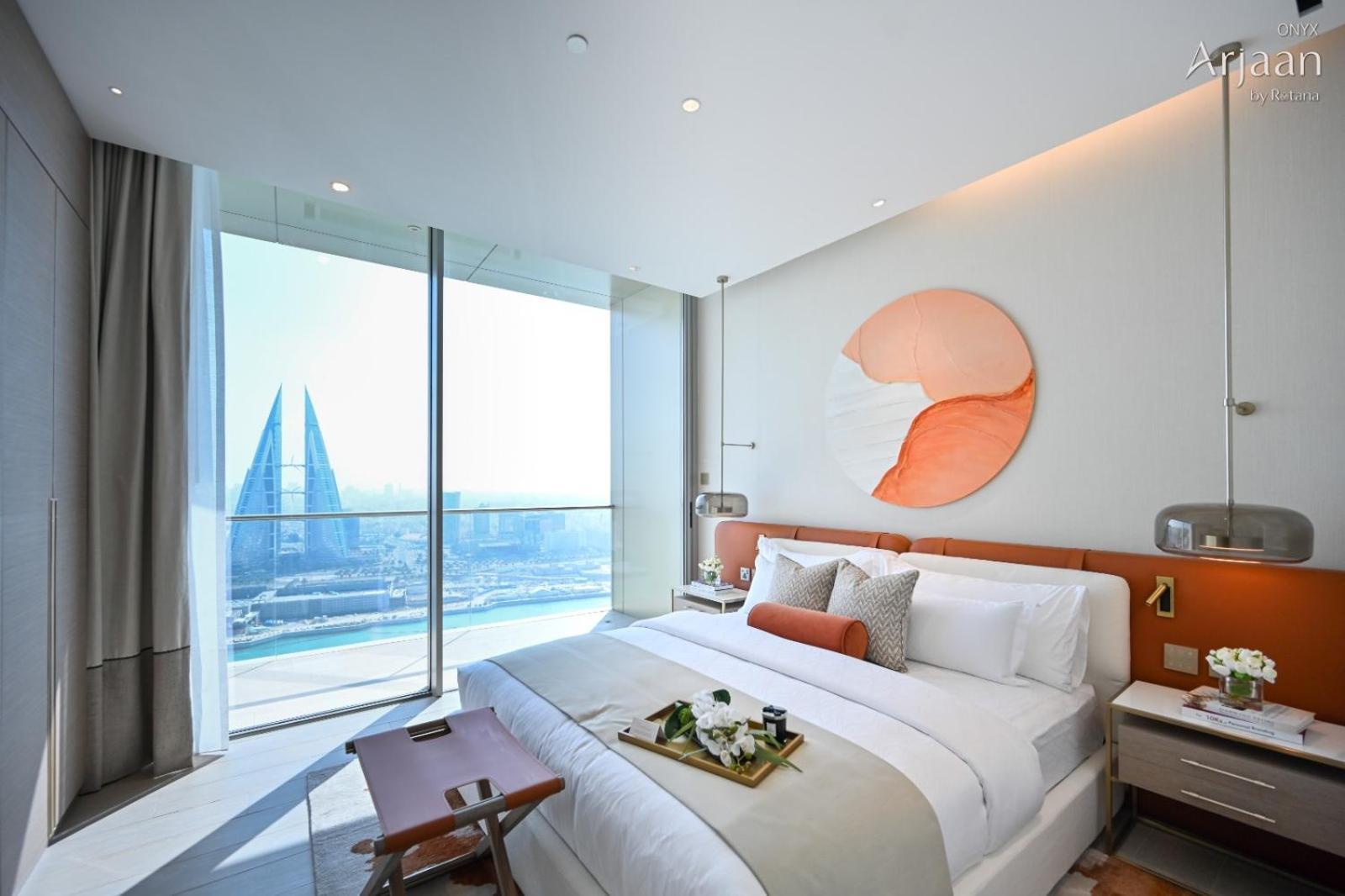 Onyx Rotana Hotel Манама Екстериор снимка A bedroom at the Address Downtown Hotel